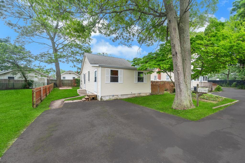 22 Forestview Drive, Ronkonkoma, Virginia image 1
