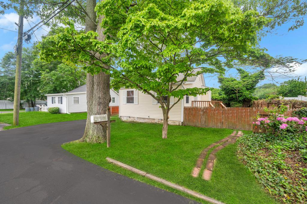 22 Forestview Drive, Ronkonkoma, Virginia image 2