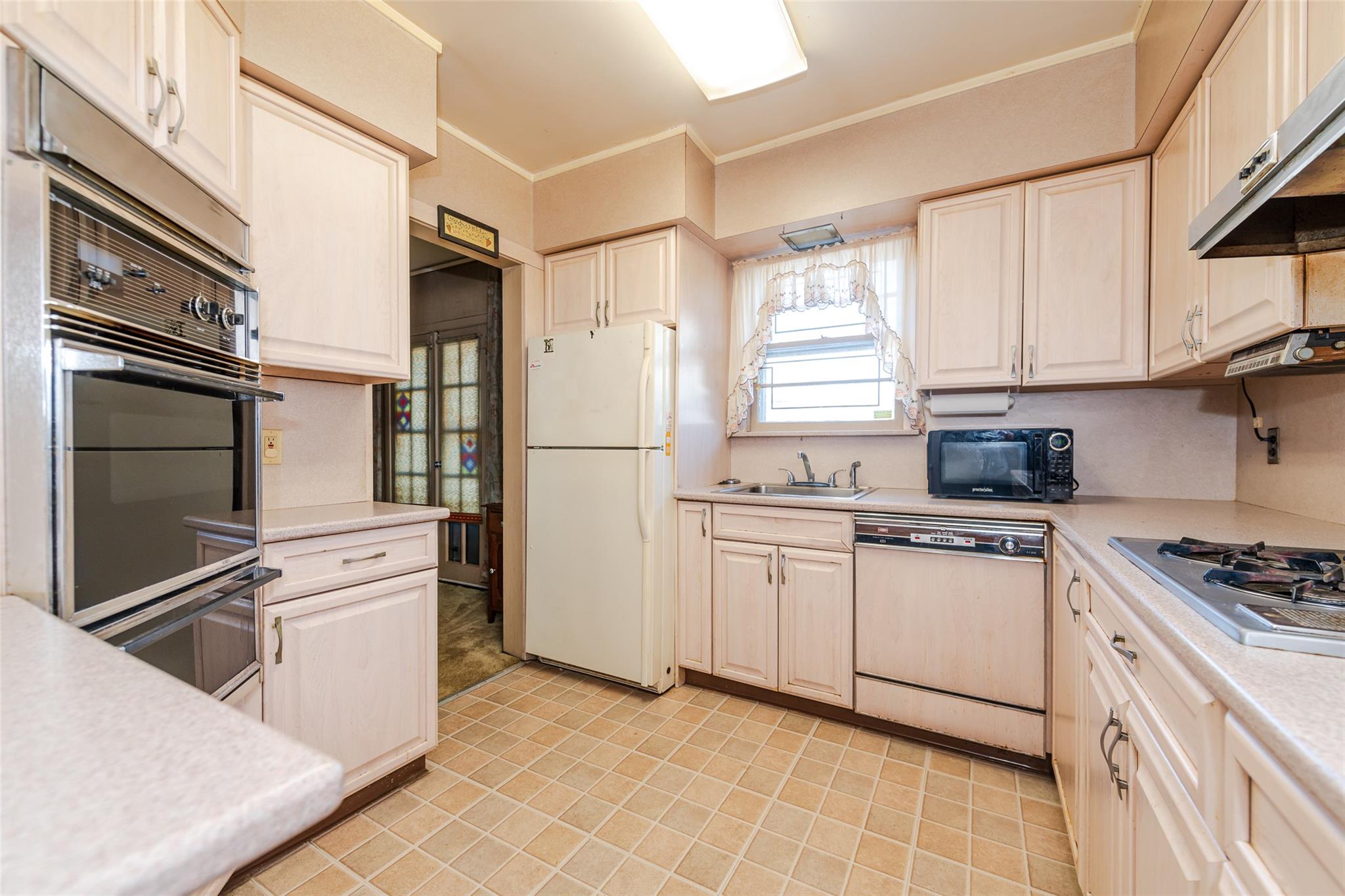 1038 Linden Street, North Valley Stream, New York image 6