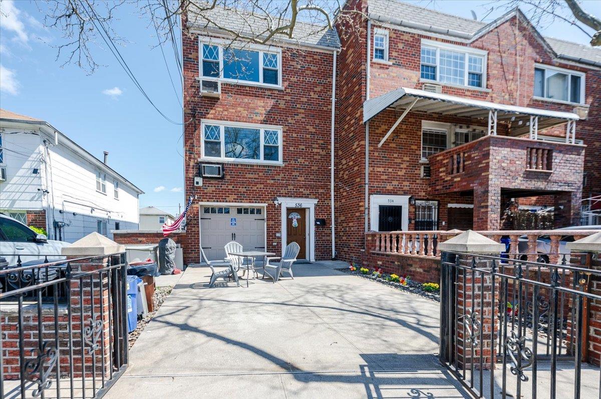 Property for Sale at Throggs Neck Expressway, Bronx, New York - Bedrooms: 4 
Bathrooms: 4  - $1,299,000