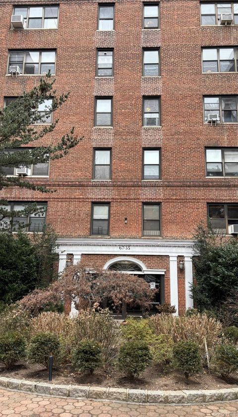 Photo of 67-35 Yellowstone Boulevard #60, Forest Hills, NY 11375 (MLS # 958672)