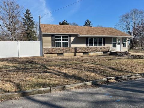 Homes For Sale - 159 Alexander Avenue<br/> Holbrook, NY 11741