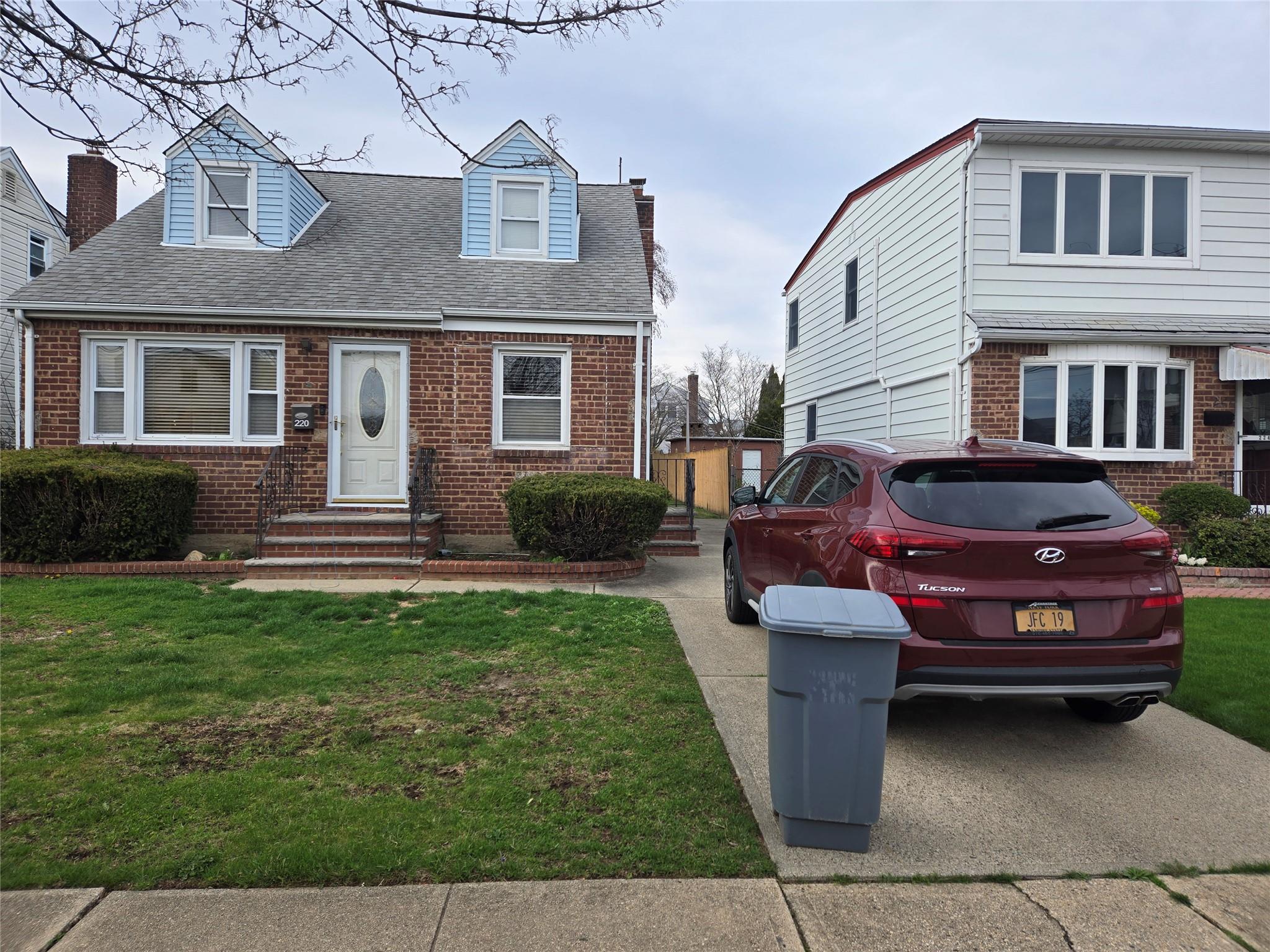 220 Raff Avenue, Mineola, New York image 2