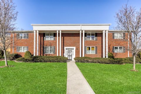 Condo For Sale - 104 Bon Aire Circle #8L<br/> Suffern, NY 10901