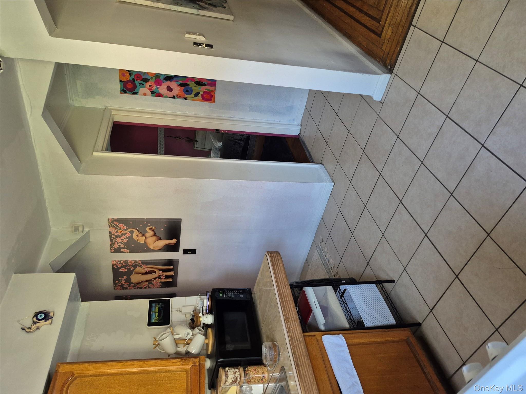 3238 Tenbroeck Avenue