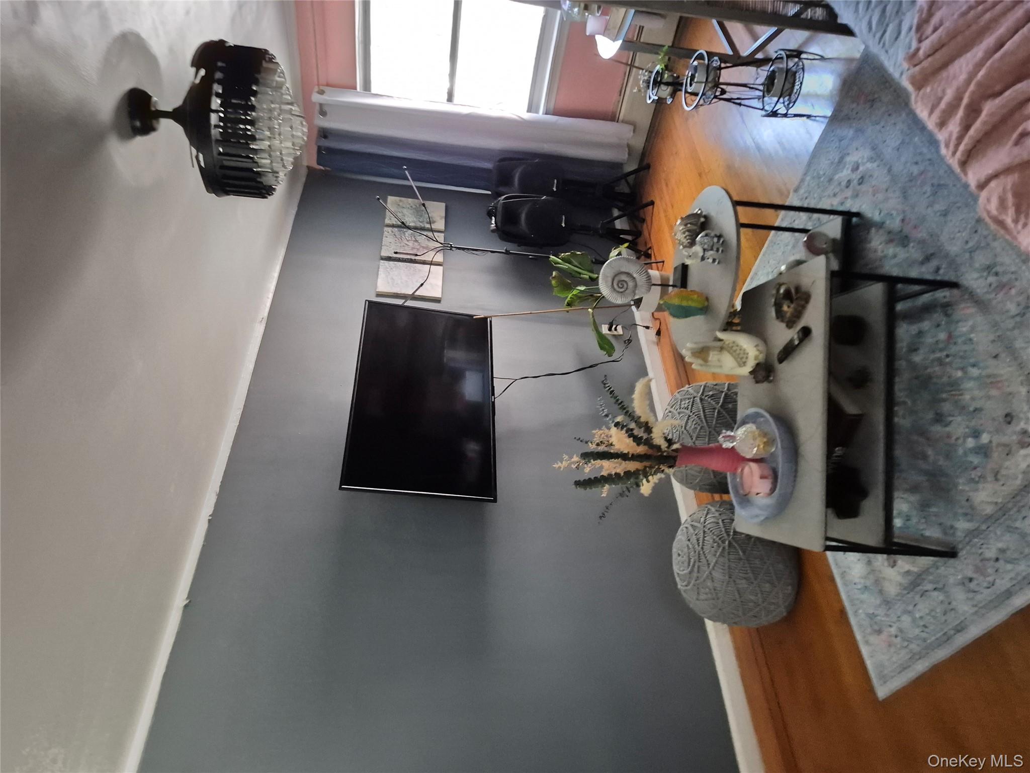 3238 Tenbroeck Avenue