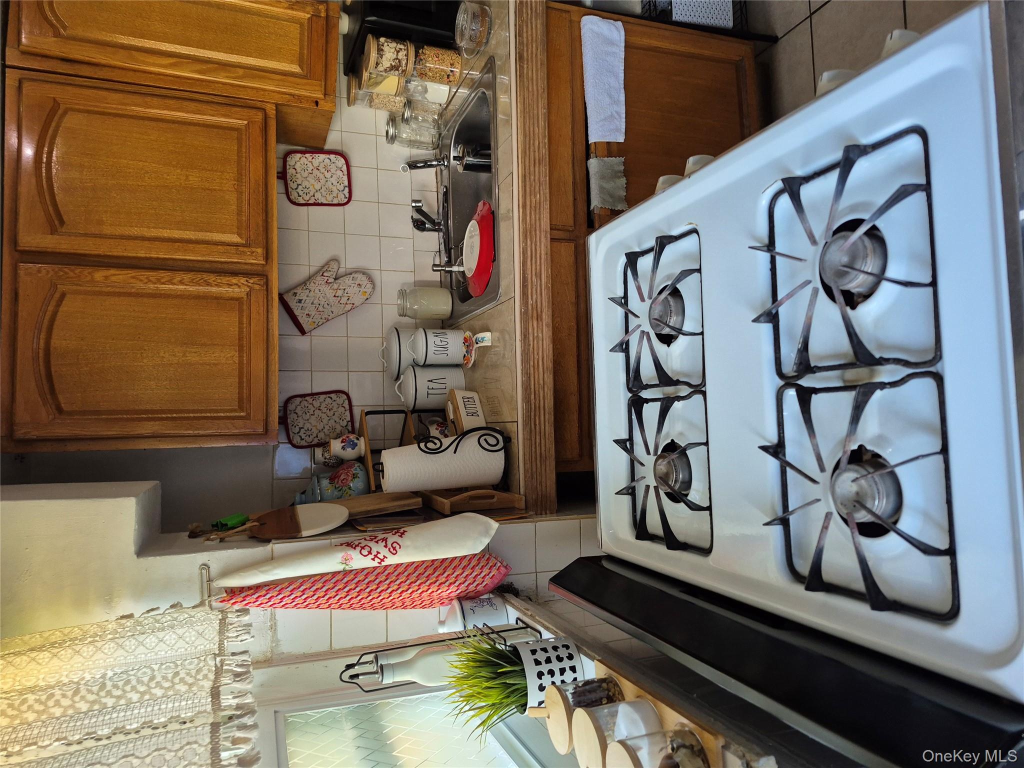 3238 Tenbroeck Avenue