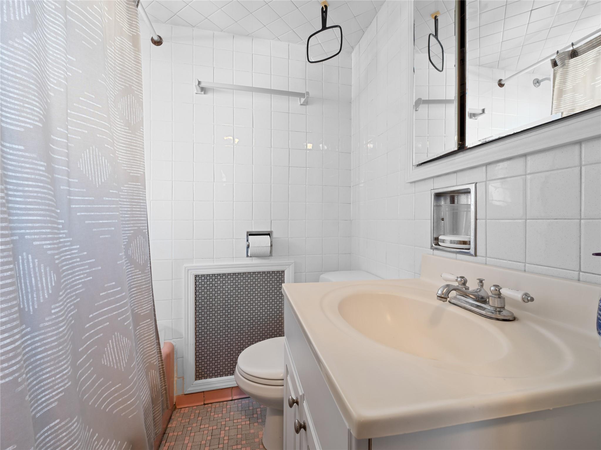 8 Savoy Avenue, Elmont, New York image 18