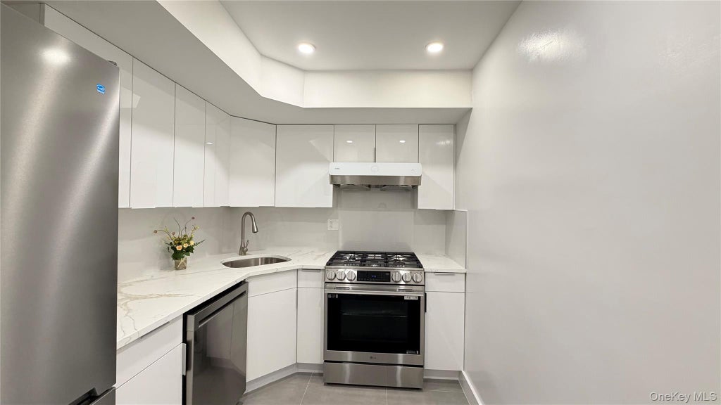 Photo of 140-44 34th Avenue #3D, Flushing, NY 11354 (MLS # 1043091)