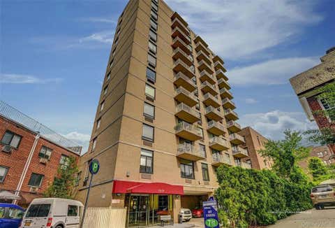 Condo For Sale - 11624 Grosvenor Lane #8/D<br/> Kew Gardens, NY 11415