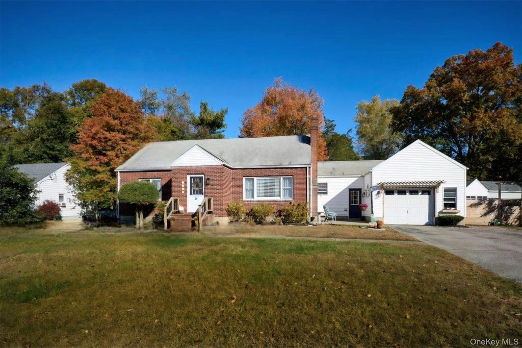 Photo of 39 Alda Drive, Poughkeepsie, NY 12603 (MLS # 928123)