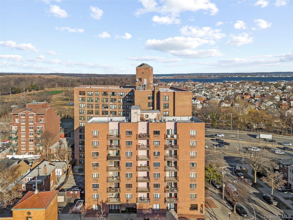 Photo of 1600 Parkview Avenue #7C, Bronx, NY 10461 (MLS # 950998)