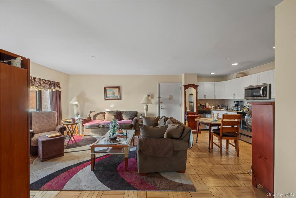 Photo of 1600 Parkview Avenue #7C, Bronx, NY 10461 (MLS # 950998)