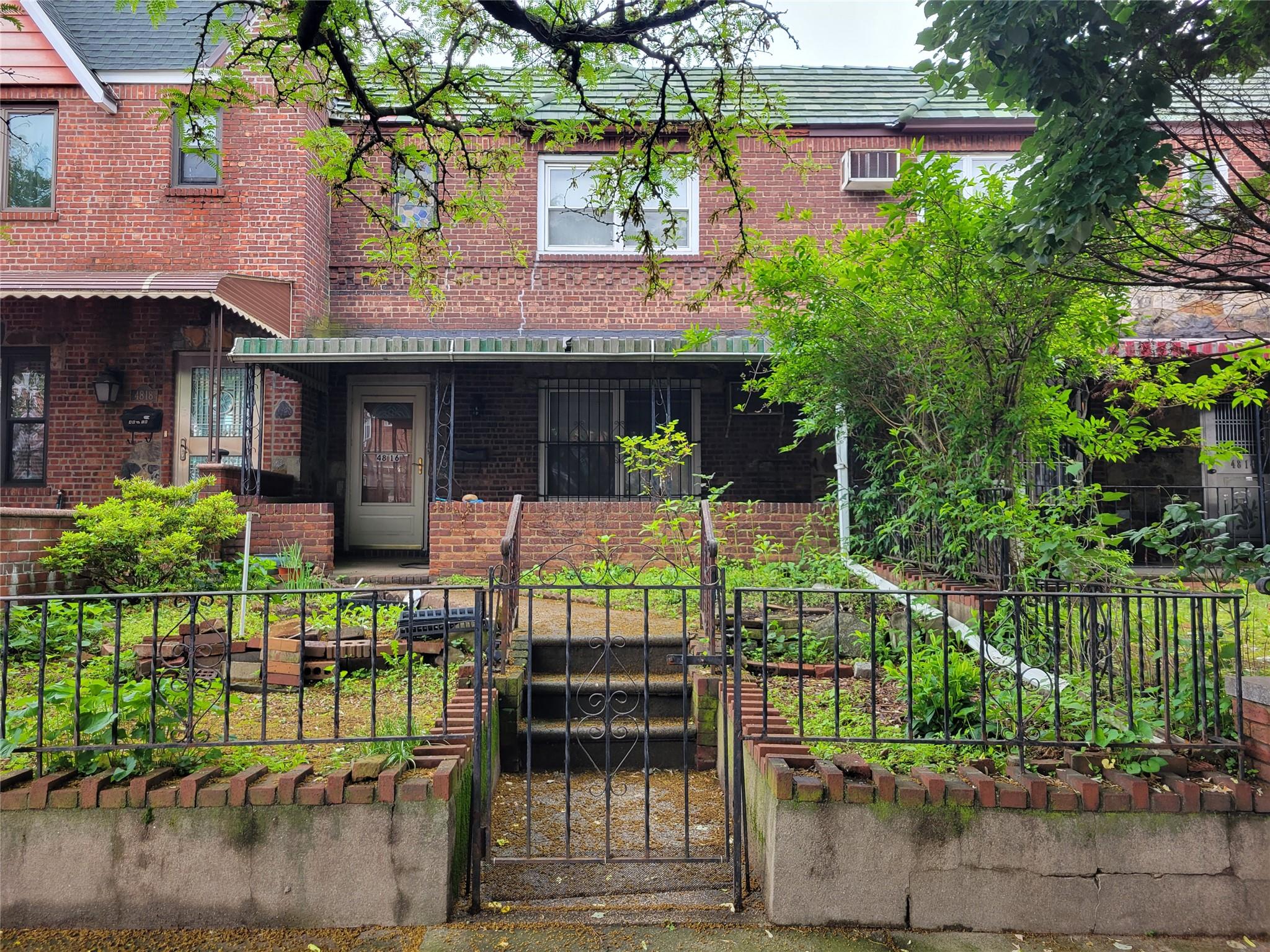 65 Street, Woodside, Queens, NY - 3 Bedrooms  
3 Bathrooms  
8 Rooms - 