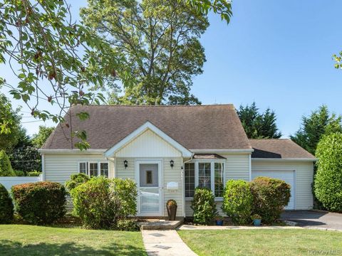 Homes For Sale - 306 Clay Avenue<br/> Suffolk County, West Islip, NY 11795