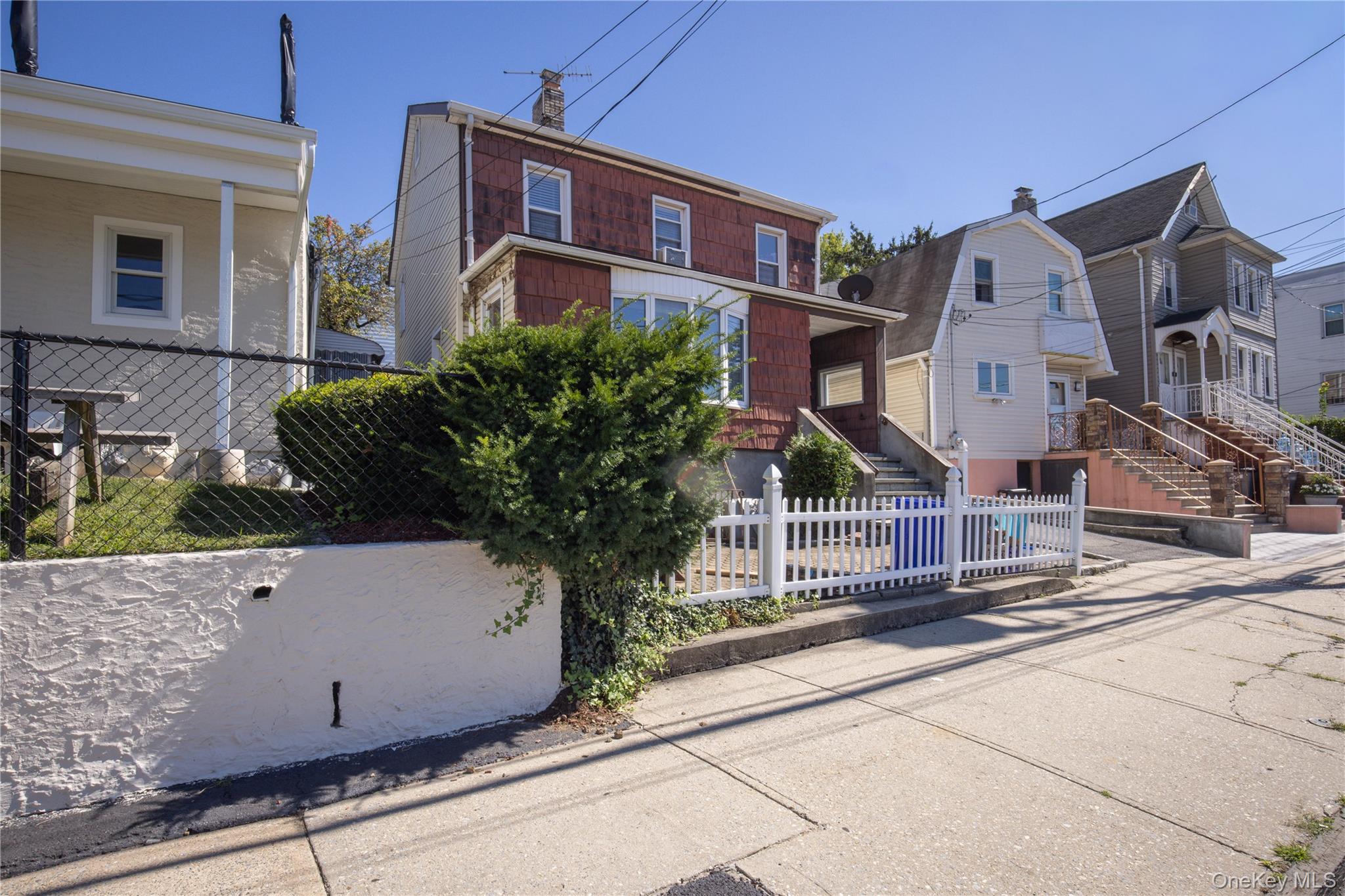 249 N Macquesten Parkway