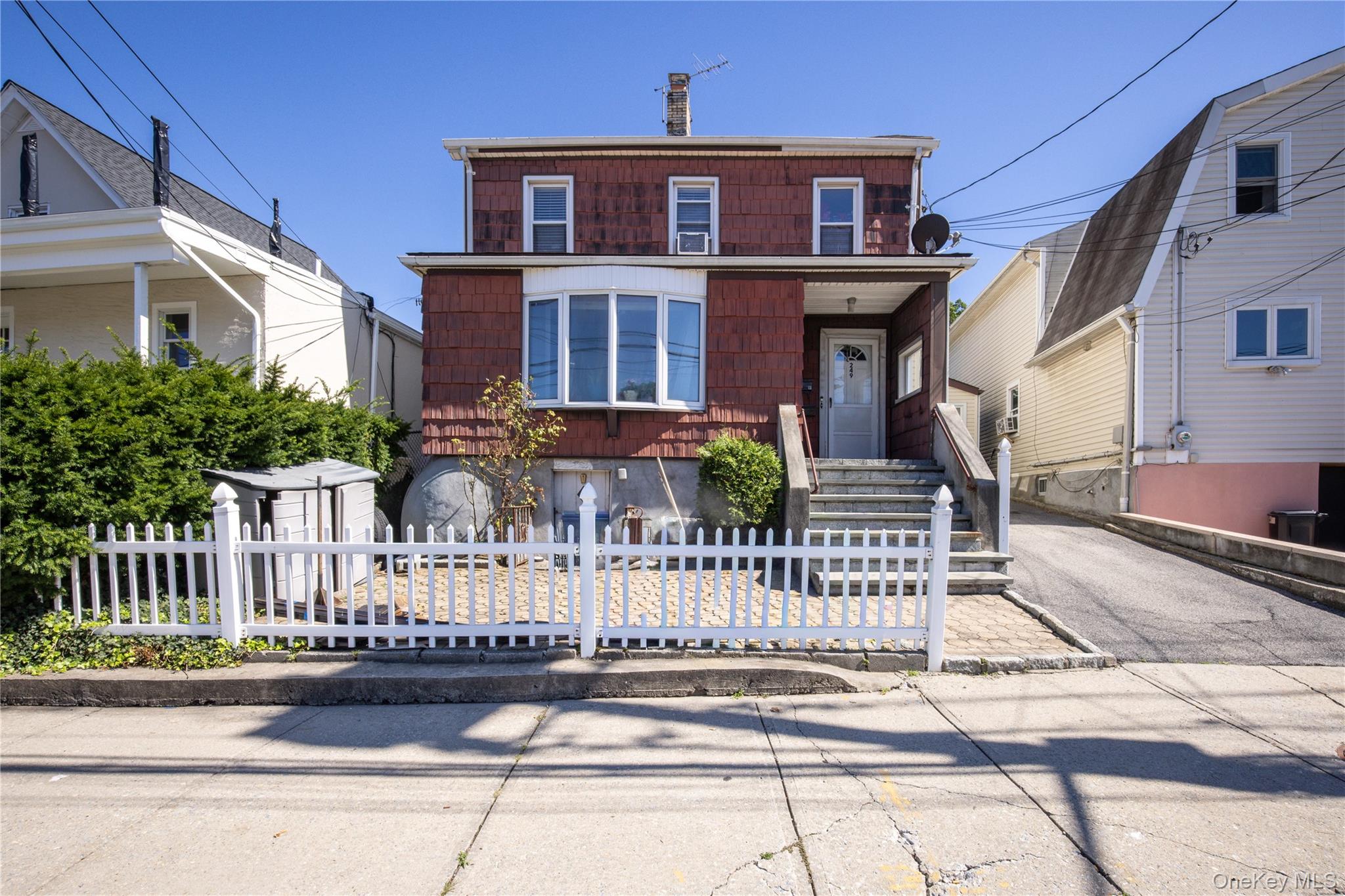 249 N Macquesten Parkway