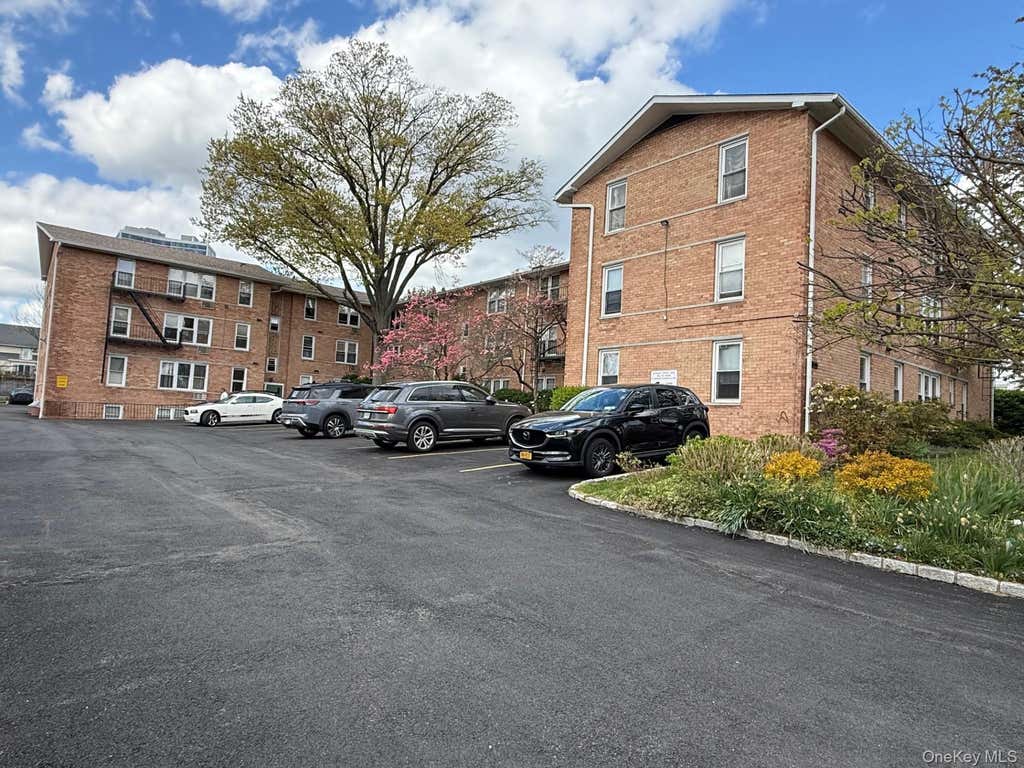 Photo of 25 Trinity Place #3M, New Rochelle, NY 10805 (MLS # 1034718)