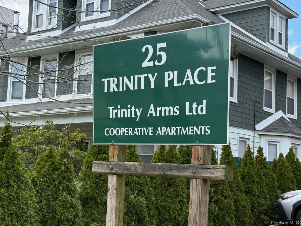 Photo of 25 Trinity Place #3M, New Rochelle, NY 10805 (MLS # 1034718)