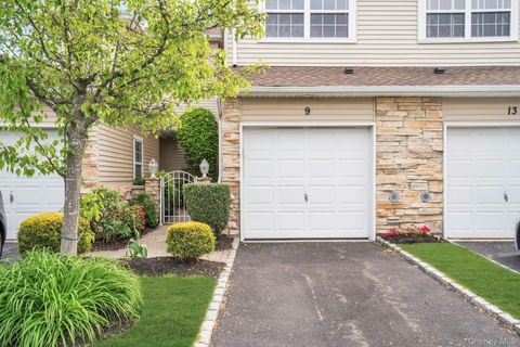 Homes For Sale - 9 Windwatch Drive<br/> Hauppauge, NY 11788