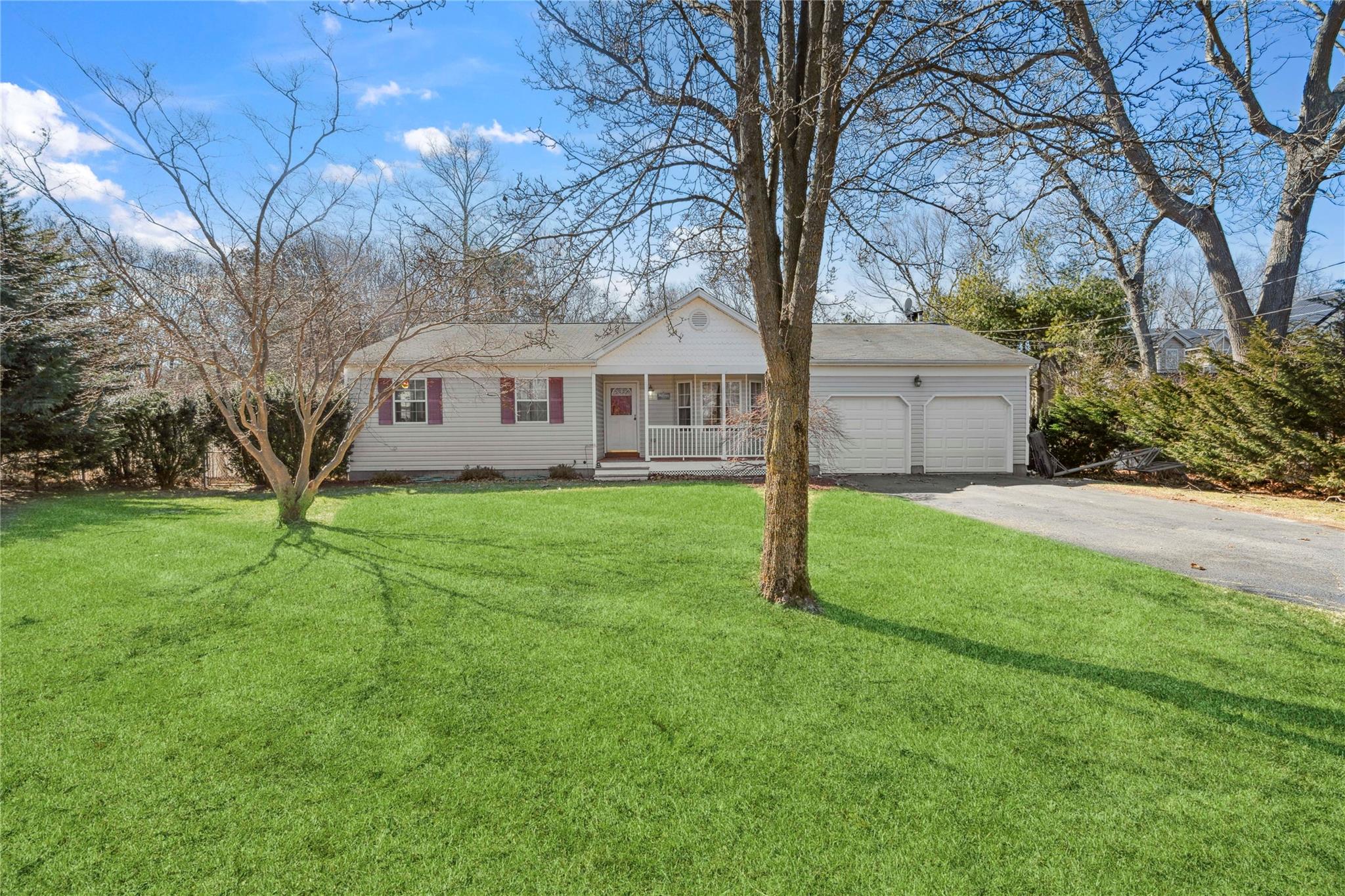 26 S Howell Avenue, Centereach, New York image 1