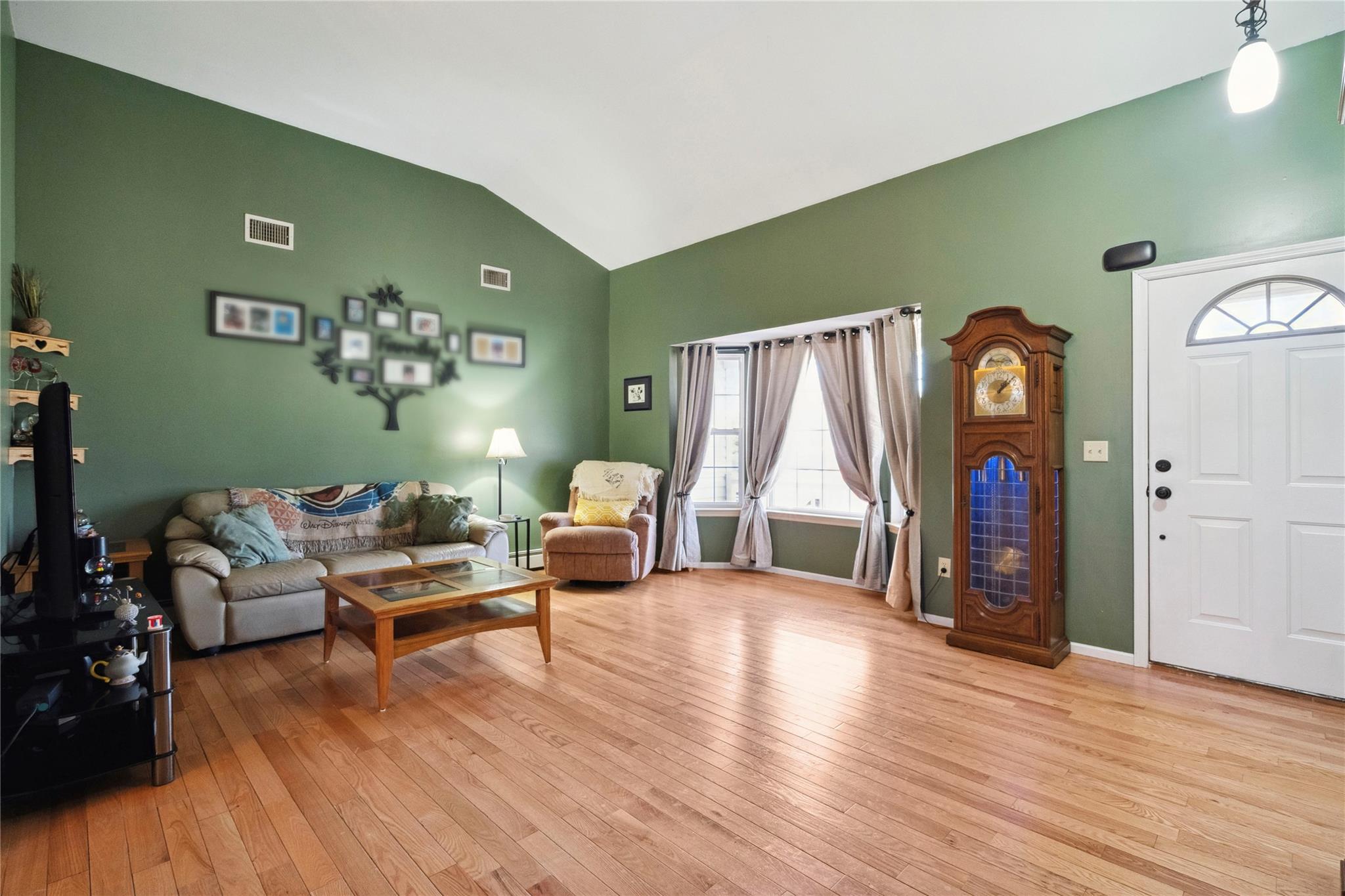 26 S Howell Avenue, Centereach, New York image 8