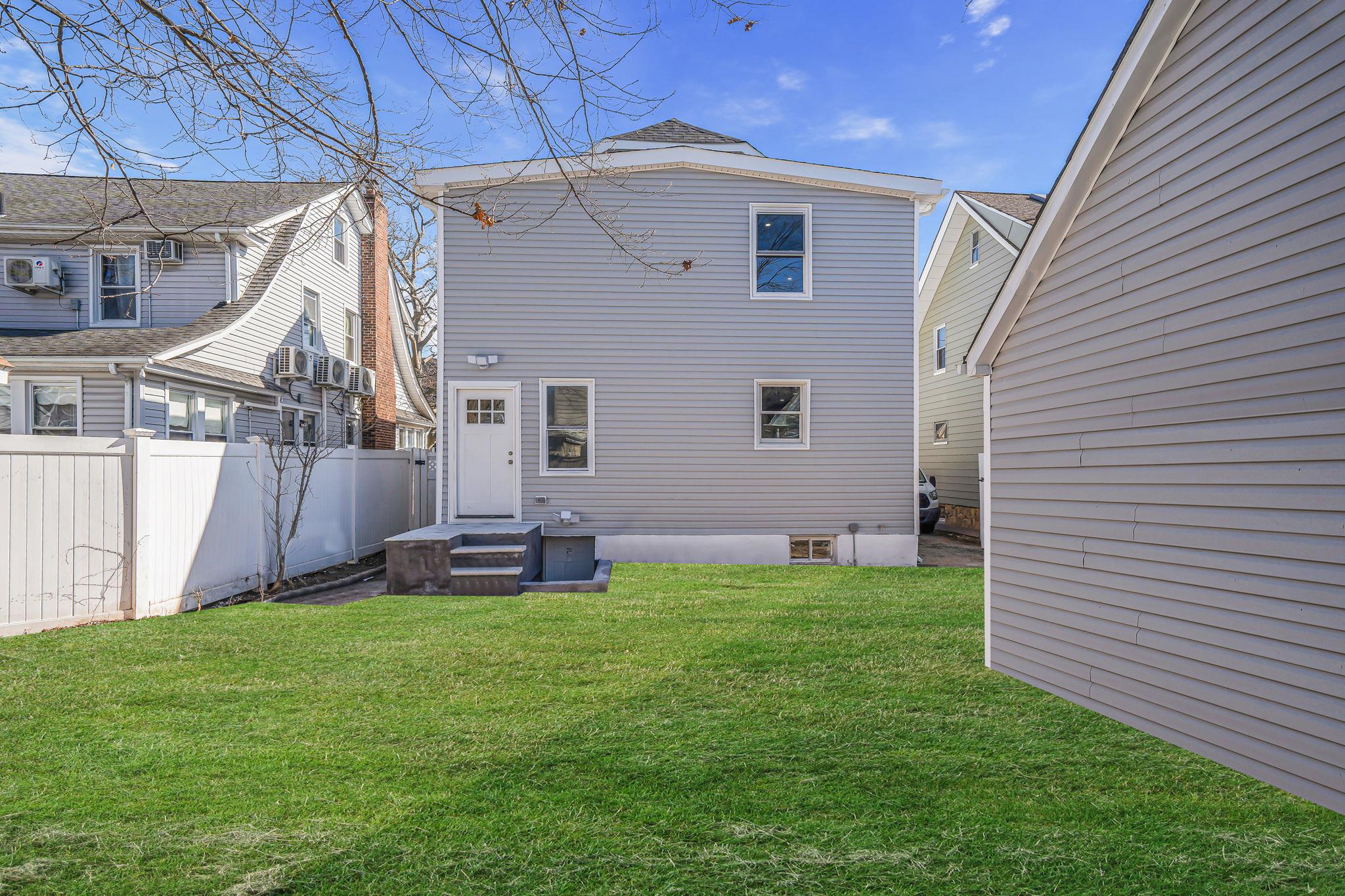 20 Colonial Road, Floral Park, New York image 5