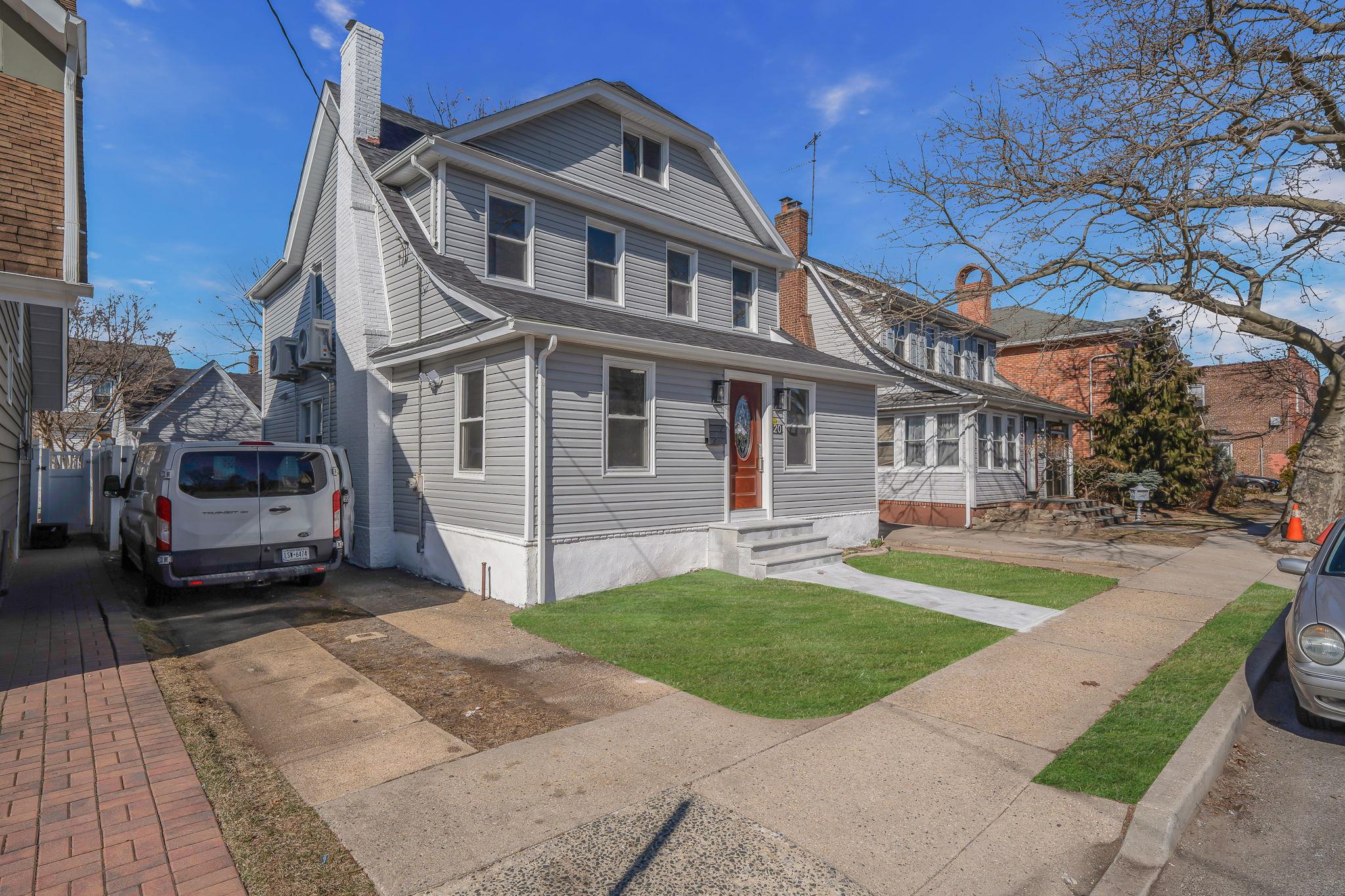 20 Colonial Road, Floral Park, New York image 2