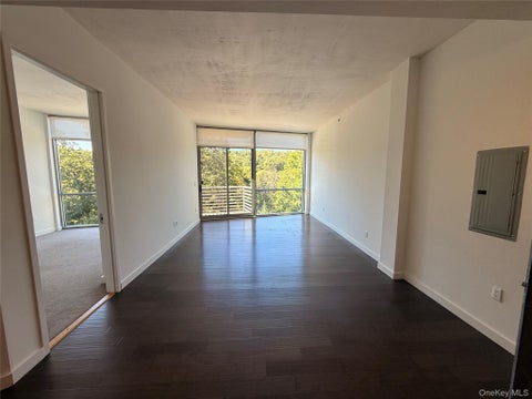Apartment For Rent - 250 S Central Park Avenue #4D<br/> Westchester County, Hartsdale, NY 10530