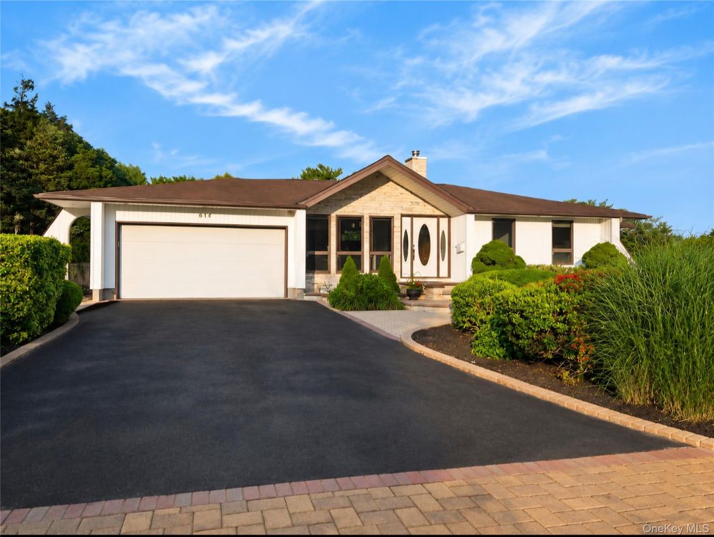 Photo of 517 Ocean Avenue, Oakdale, NY 11769 (MLS # 1025588)