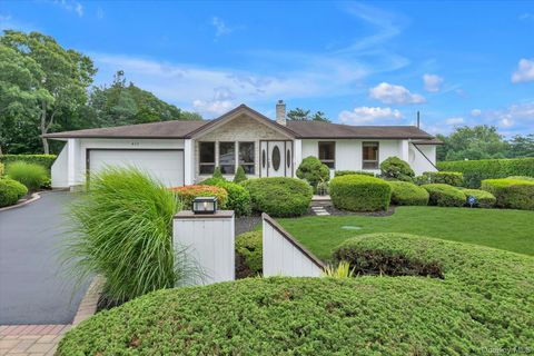 Photo of 517 Ocean Avenue, Oakdale, NY 11769 (MLS # 1025588)