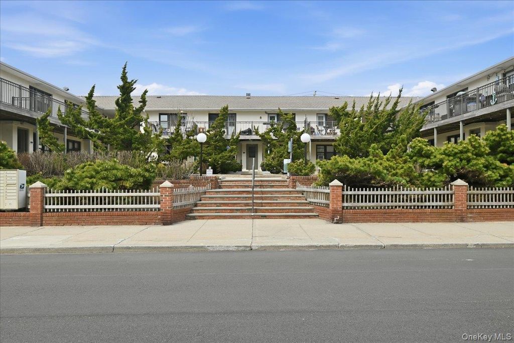 Photo of 65 W Broadway #8B, Long Beach, NY 11561 (MLS # 977142)