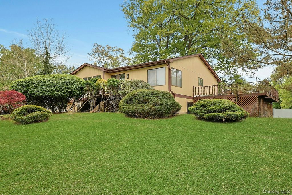 Photo of 6 Gage Court, Tappan, NY 10983 (MLS # 988398)