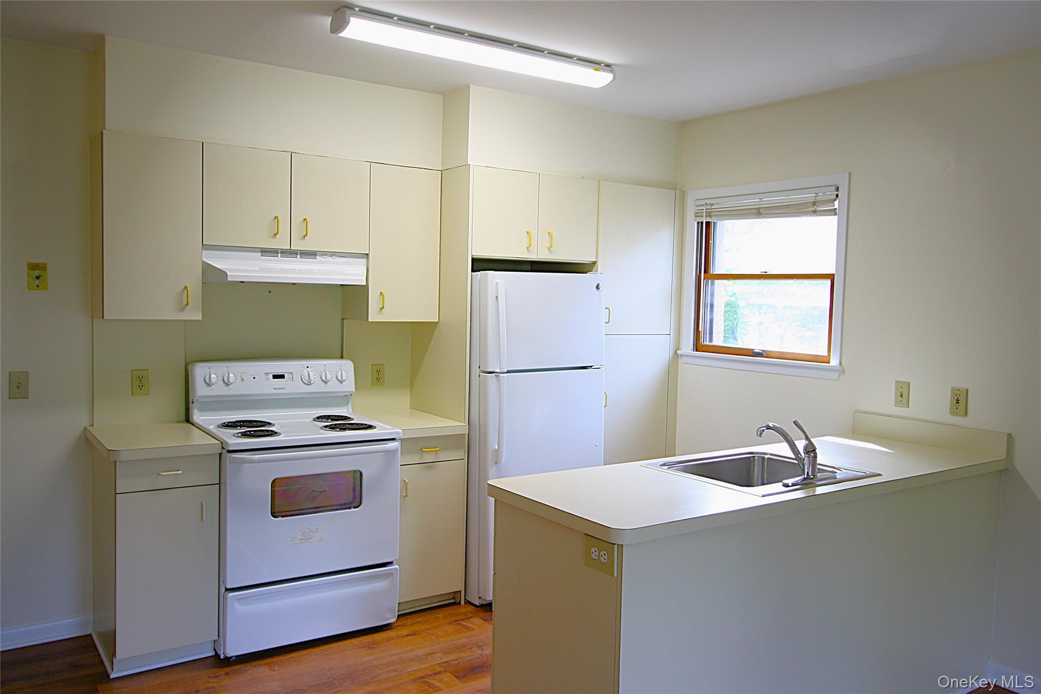 3115 Albany Post Road 2