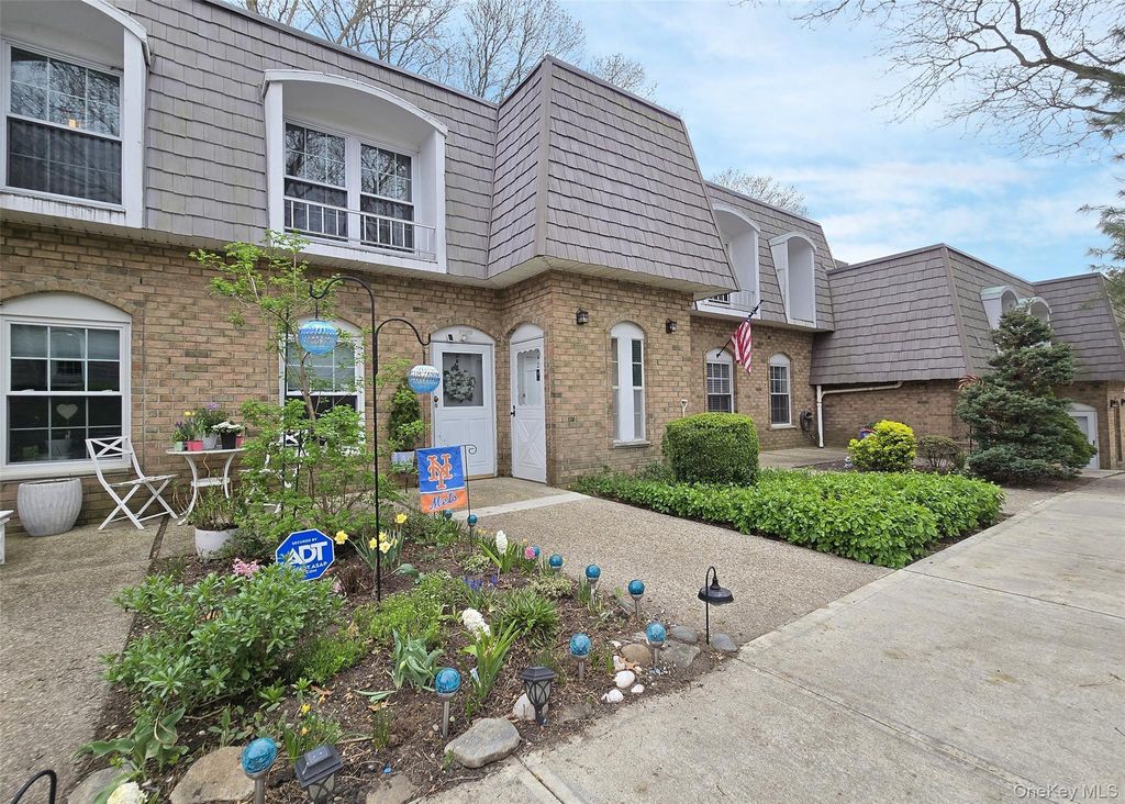 Photo of 655 Middle Country Road #2-2E2, Coram, NY 11727 (MLS # 988585)