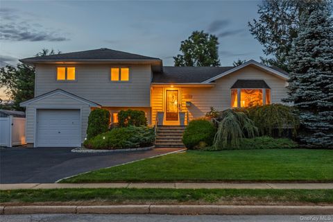 Photo of 2495 Navy Place, Bellmore, NY 11710 (MLS # 919959)