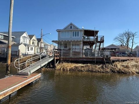 9934 164th Avenue Hamilton Beach NY 11414