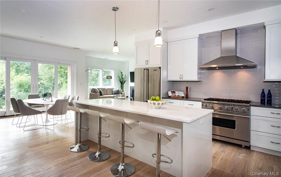 8 Boulevard West 302