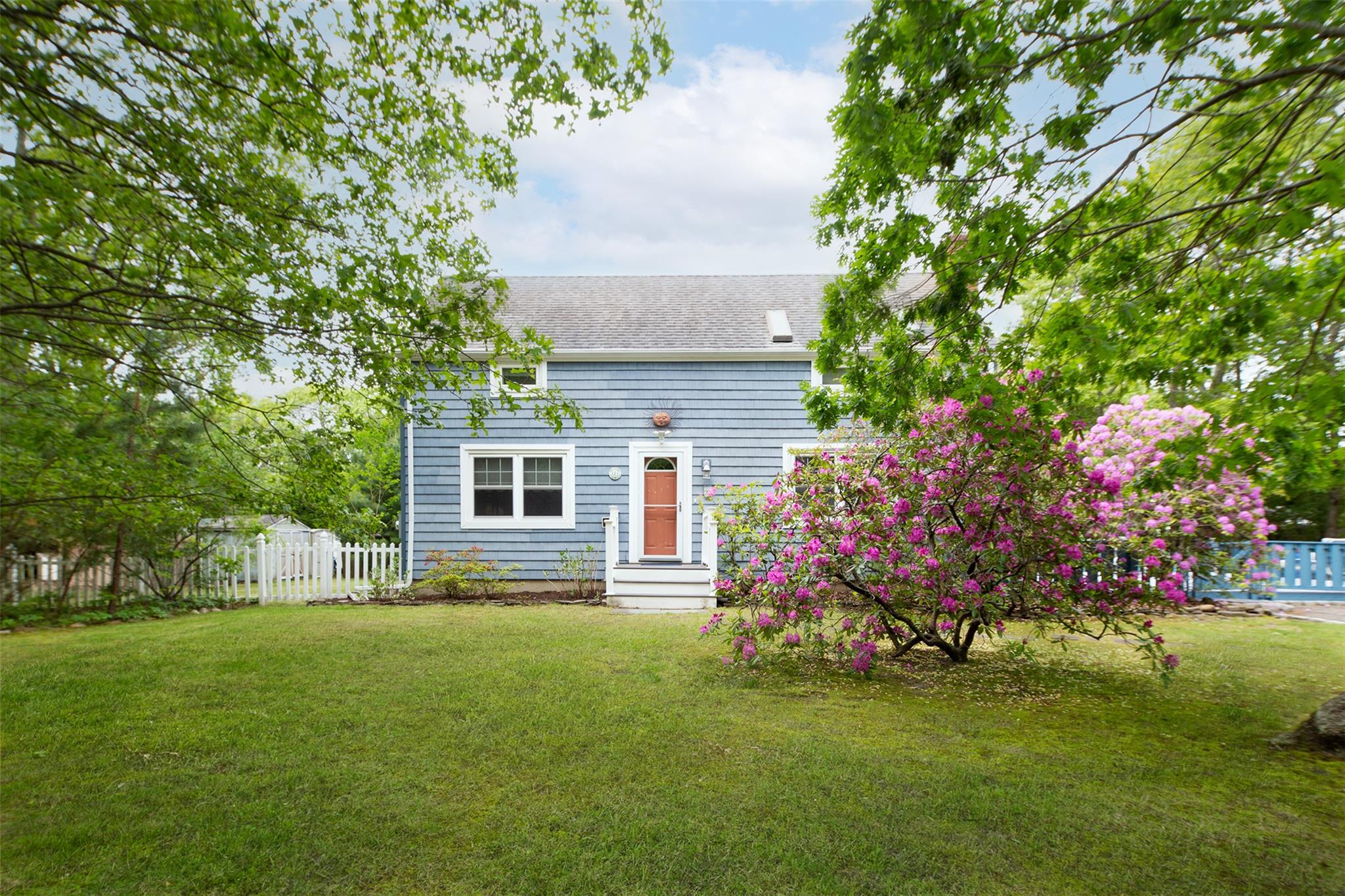 Shinnecock Avenue, East Quogue, Hamptons, NY - 4 Bedrooms  
2 Bathrooms - 
