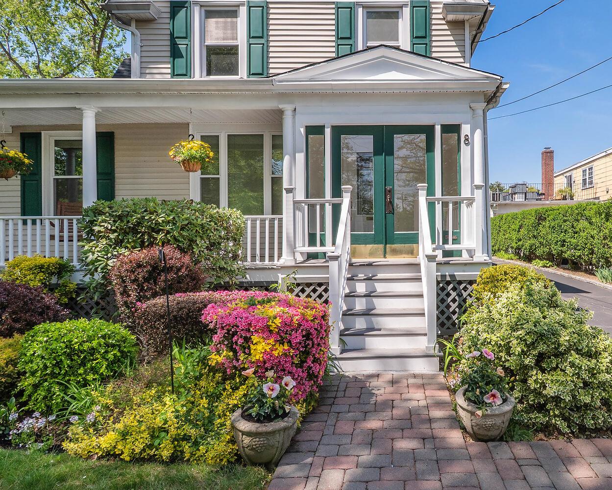 8 Glen Avenue