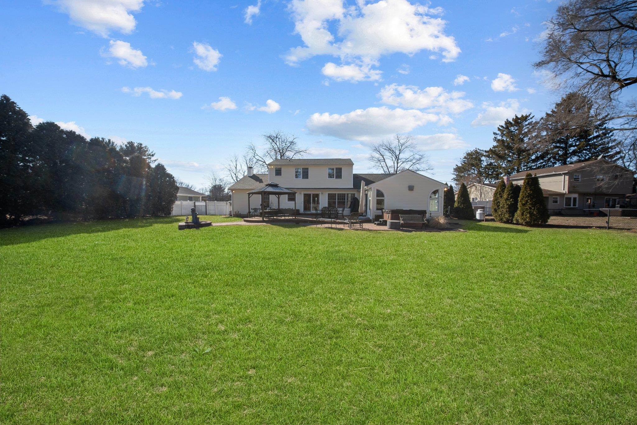 3 Hopewell Drive, Stony Brook, New York image 4
