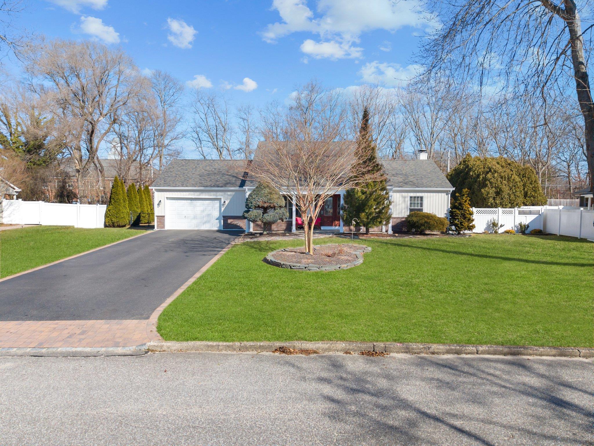 3 Hopewell Drive, Stony Brook, New York image 2