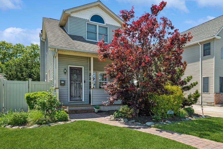 2660 Rosebud Avenue, Merrick, New York image 1