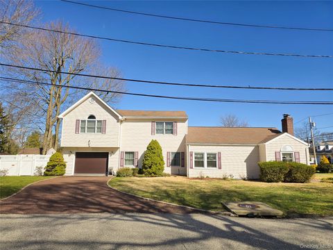 Homes For Sale - 43 Fort Hill Road<br/> Huntington, NY 11743