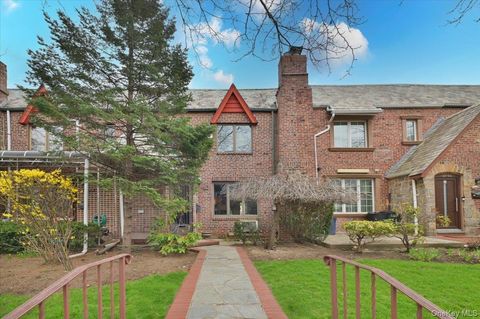 Photo of 8750 62nd Road, Rego Park, NY 11374 (MLS # 992035)