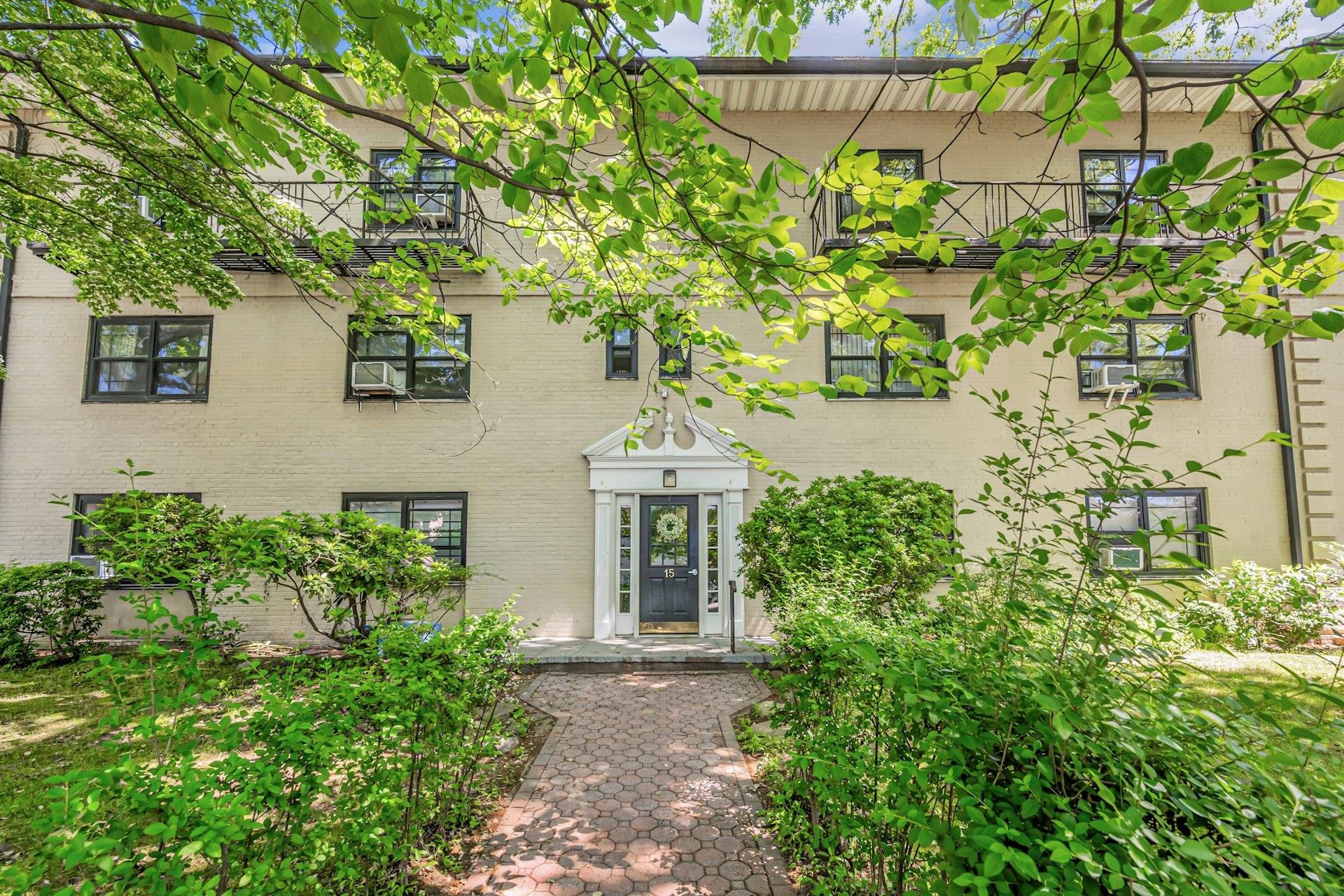 15 Manchester Road #2L, Eastchester, New York image 2