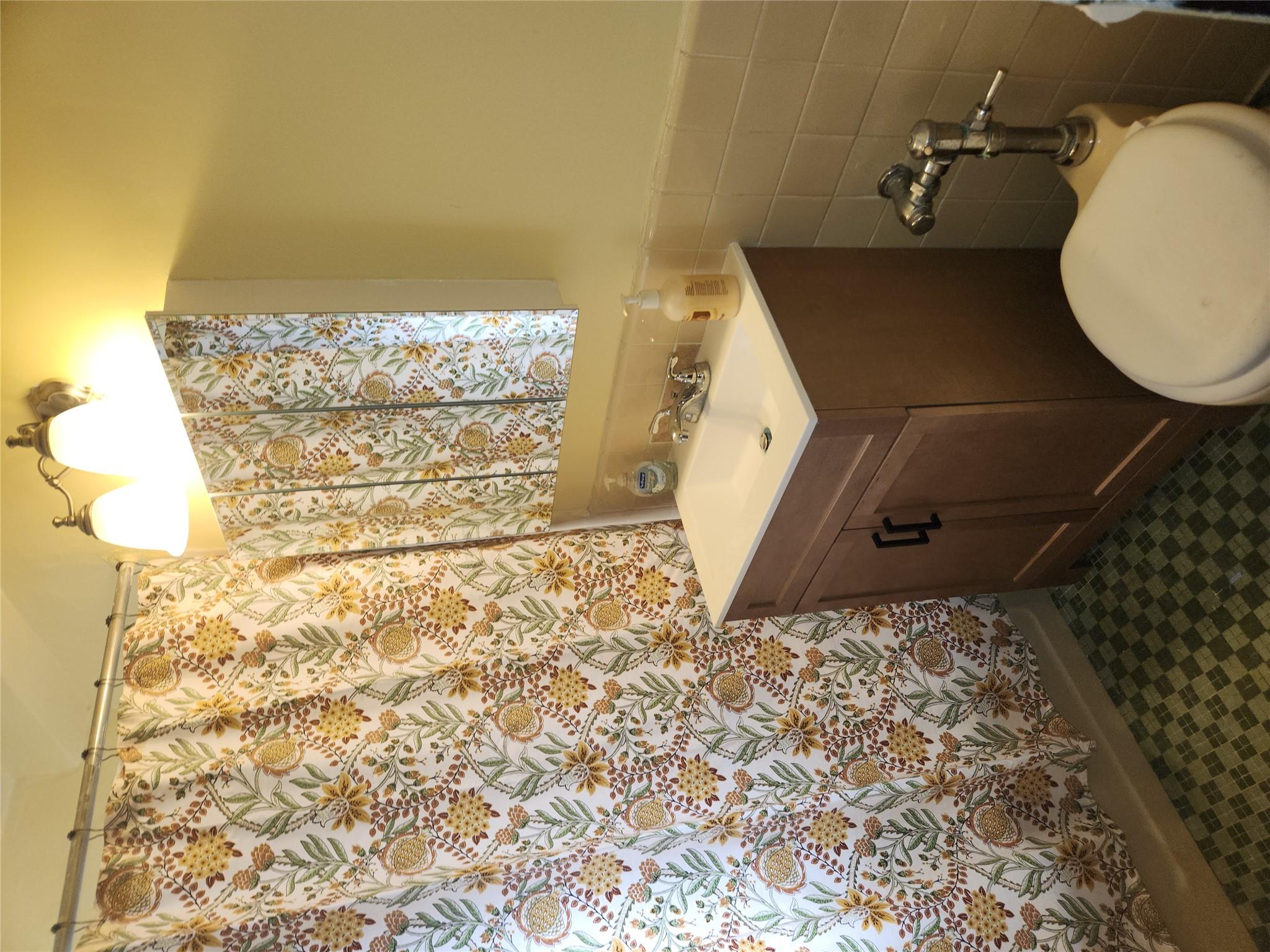 Rental Property at Unionport Road 3C, Bronx, New York - Bedrooms: 1 
Bathrooms: 1 
Rooms: 2  - $1,975 MO.