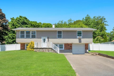 Homes For Sale - 5 Fairway Drive<br/> Suffolk County, Port Jefferson Station, NY 11776