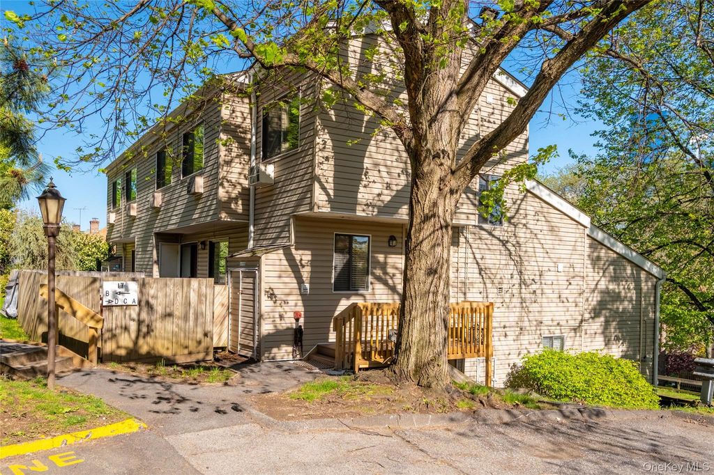 Photo of 17 Hillside Terrace #D, White Plains, NY 10601 (MLS # 996837)