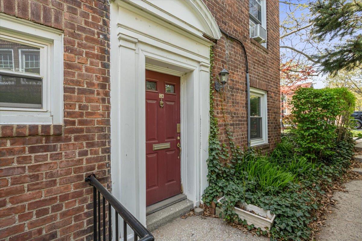 Village Road 93Ga, Jamaica, Queens, NY - 1 Bedrooms  
1 Bathrooms  
4 Rooms - 